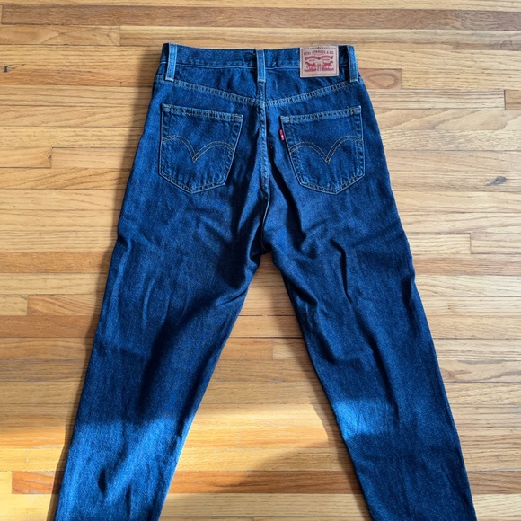 Levi Strauss Jeans - High Waisted Mom Jean (27) - Picture 3 of 5